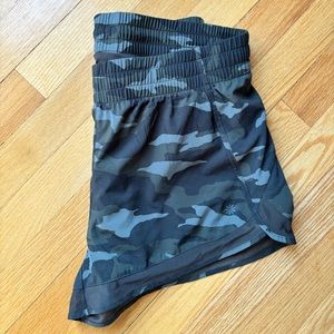 Athleta Mesh Raver Run Shorts 4 in